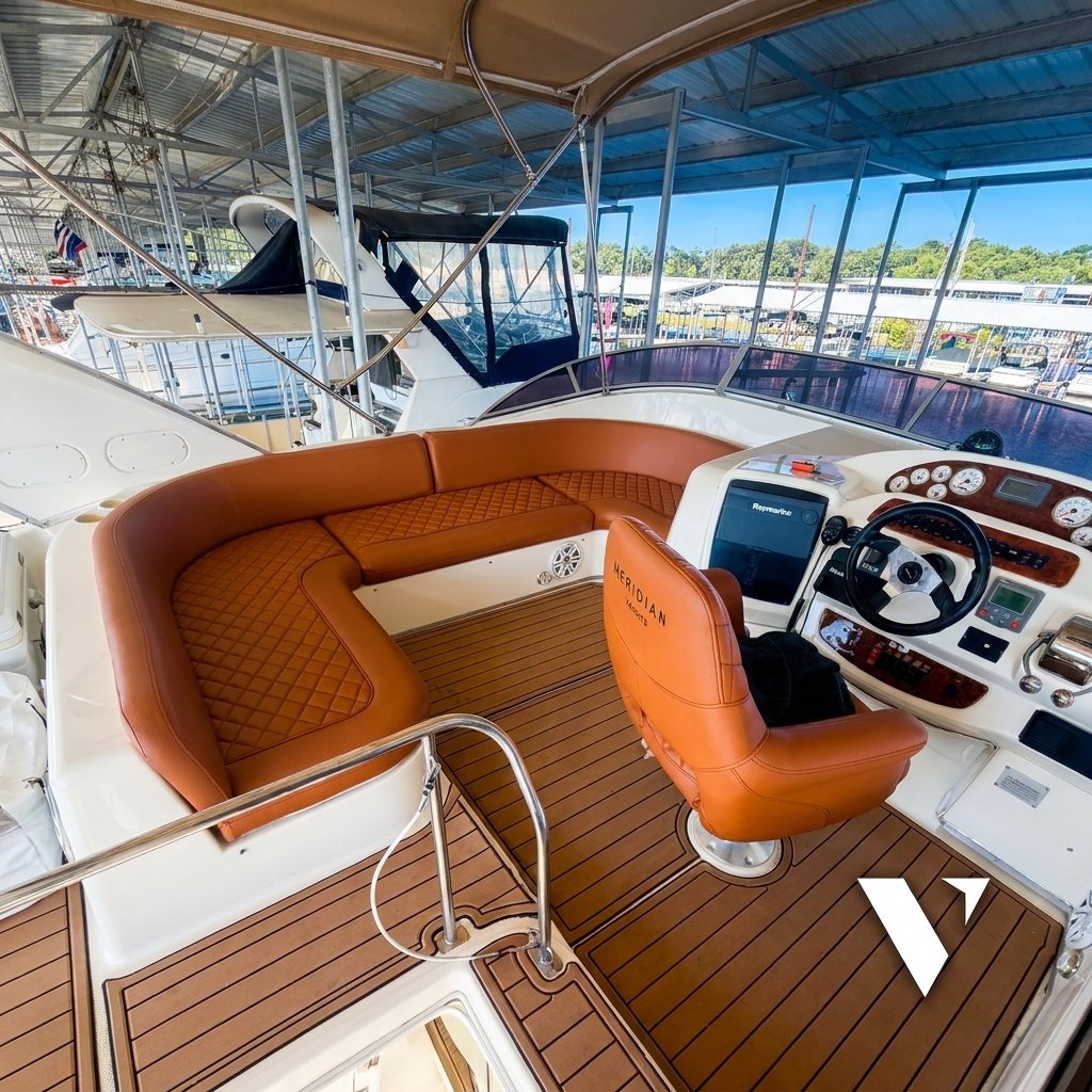 40 ft Meridian Yacht flybridge helm