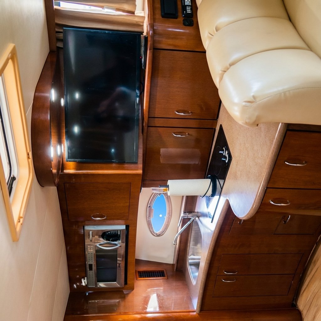40 ft Meridian Yacht interior lounge